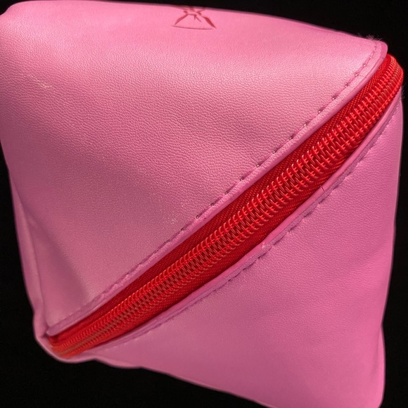 NWT Disney Minnie Travel Case and Hello Kitty Markers - Picture 5 of 6